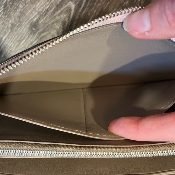 Louis Vuitton Comete Wallet in Taurillon Leather - Picture 7 of 16